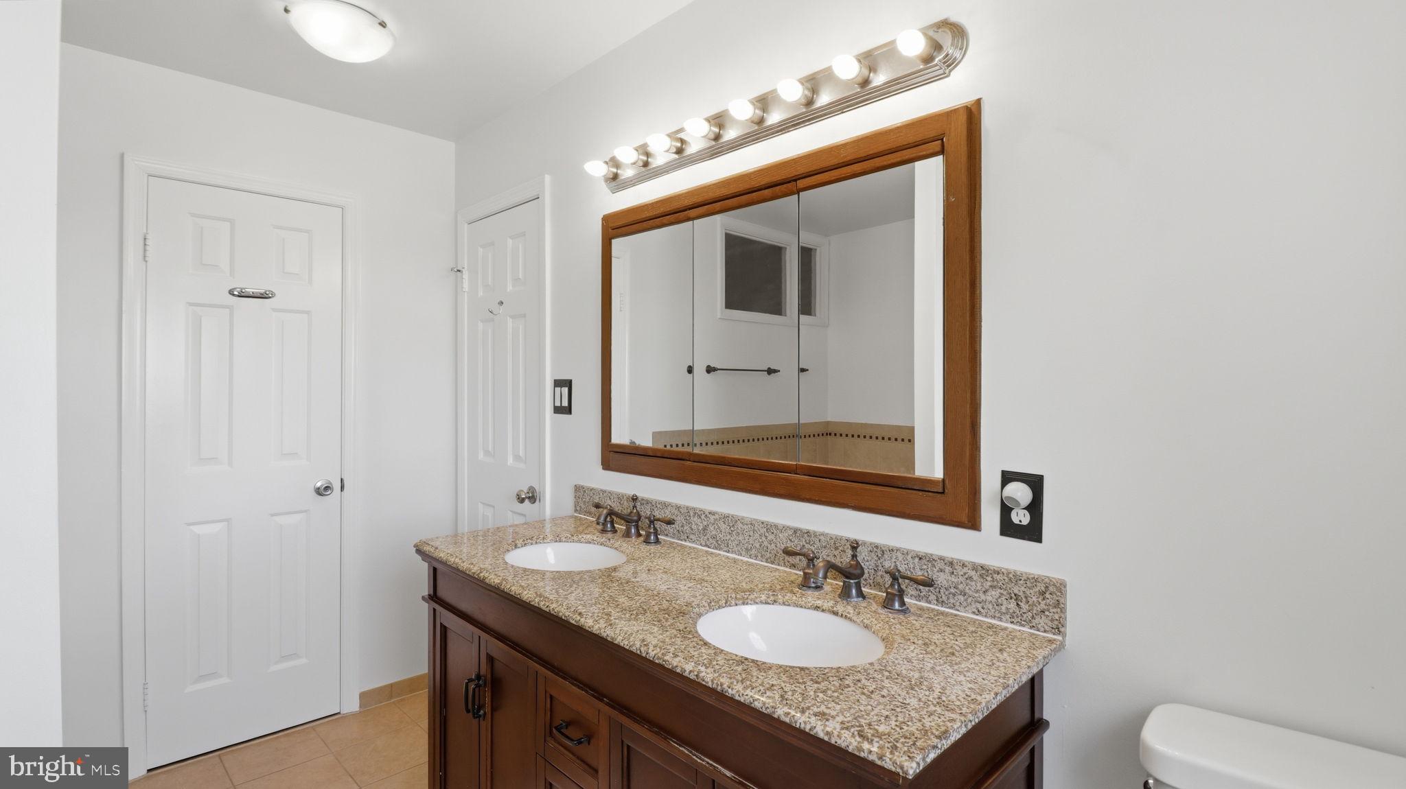 MIRROR RIDGE - Residential