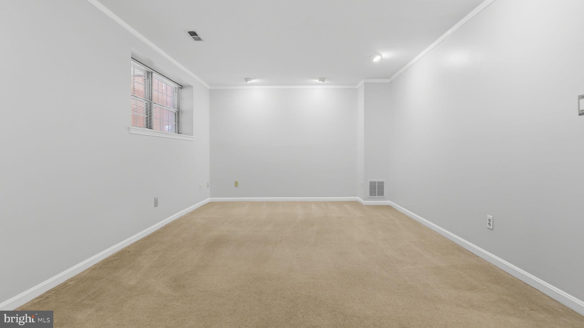 MIRROR RIDGE - Residential
