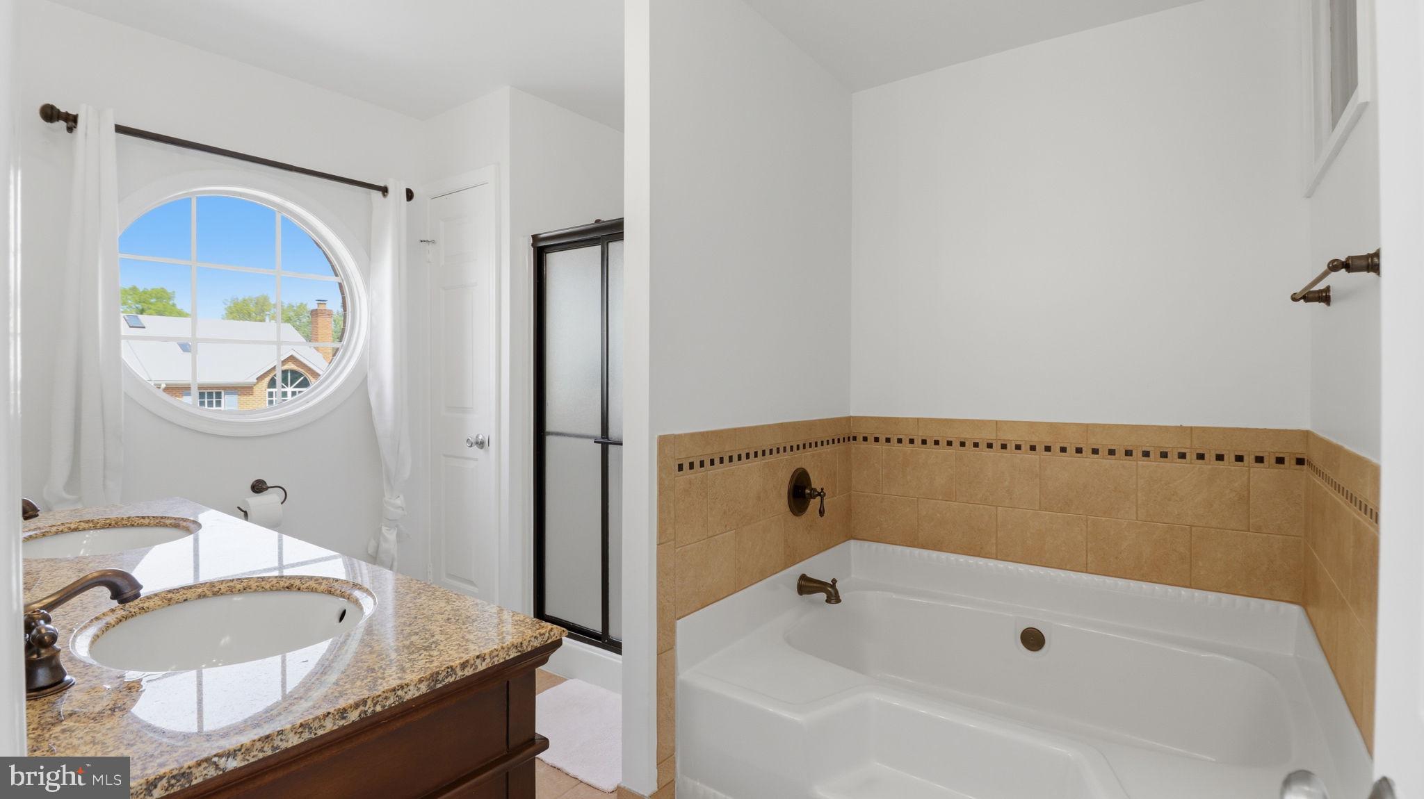 MIRROR RIDGE - Residential