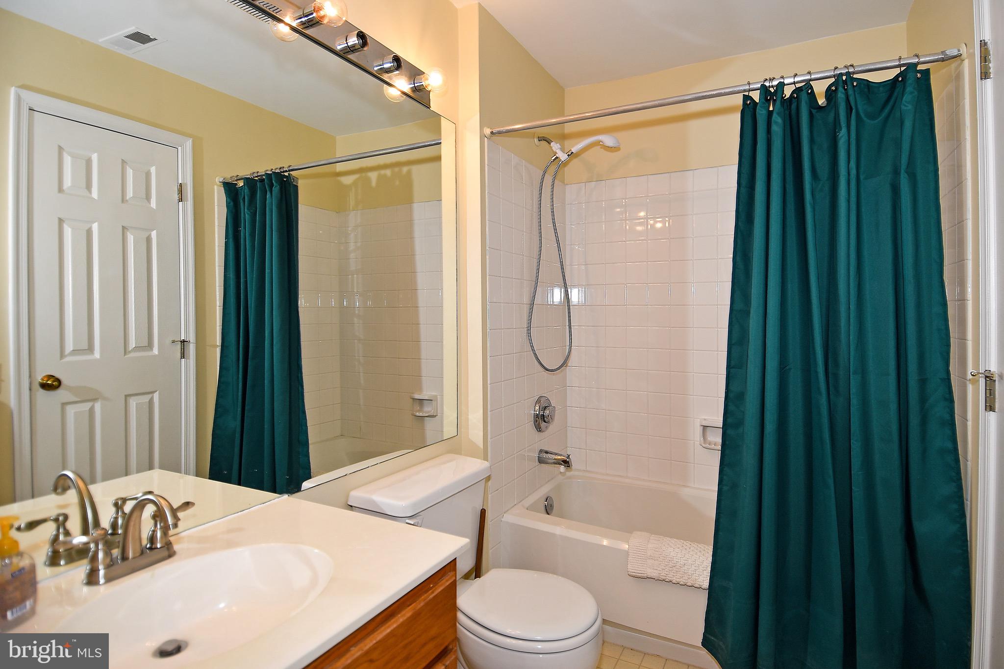 BULL RUN CONDO - Residential