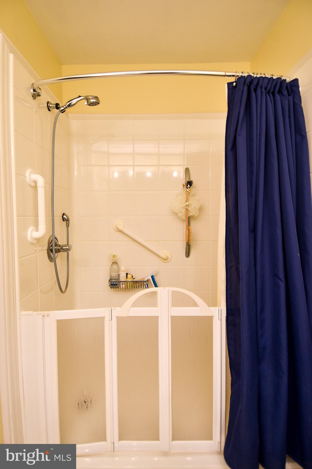 BULL RUN CONDO - Residential