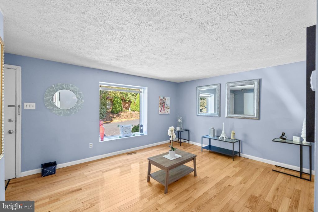 Photo of 3123 Pebble Hill Lane, FAIRFAX, VA 22031 (MLS # VAFX2263418)