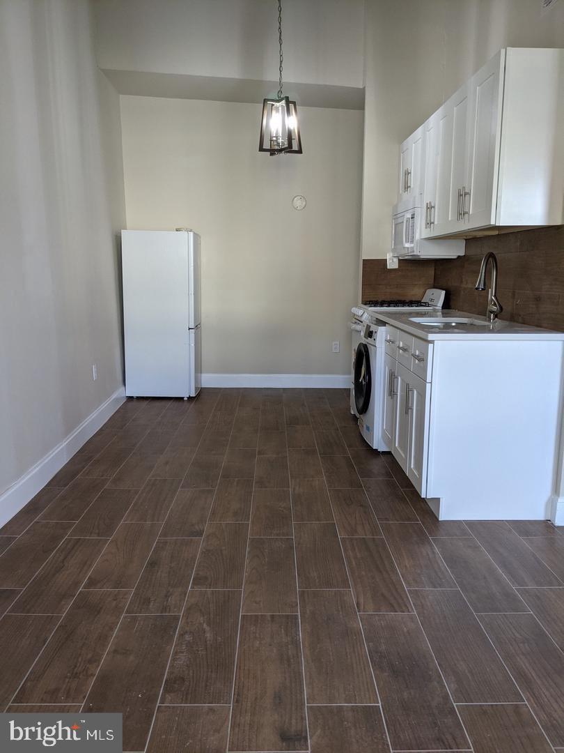 SPRING ARTS - Residential Lease