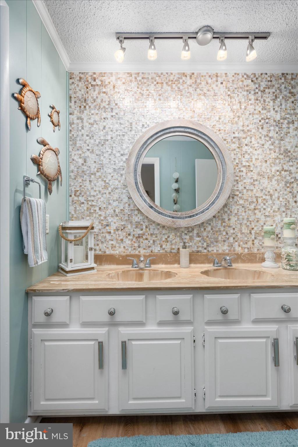 MALLARD ISLAND - Residential