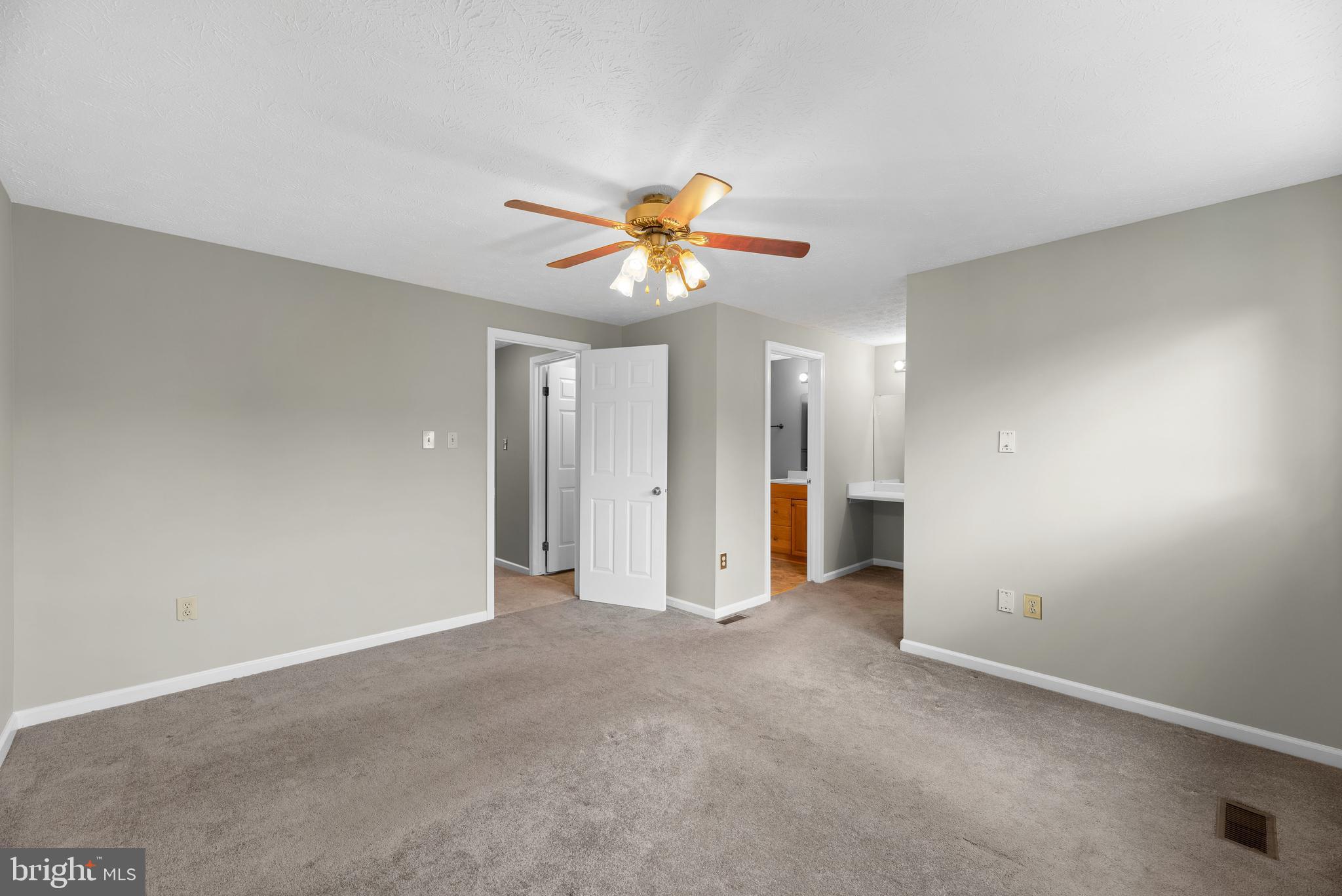 SADDLE CREEK - Residential