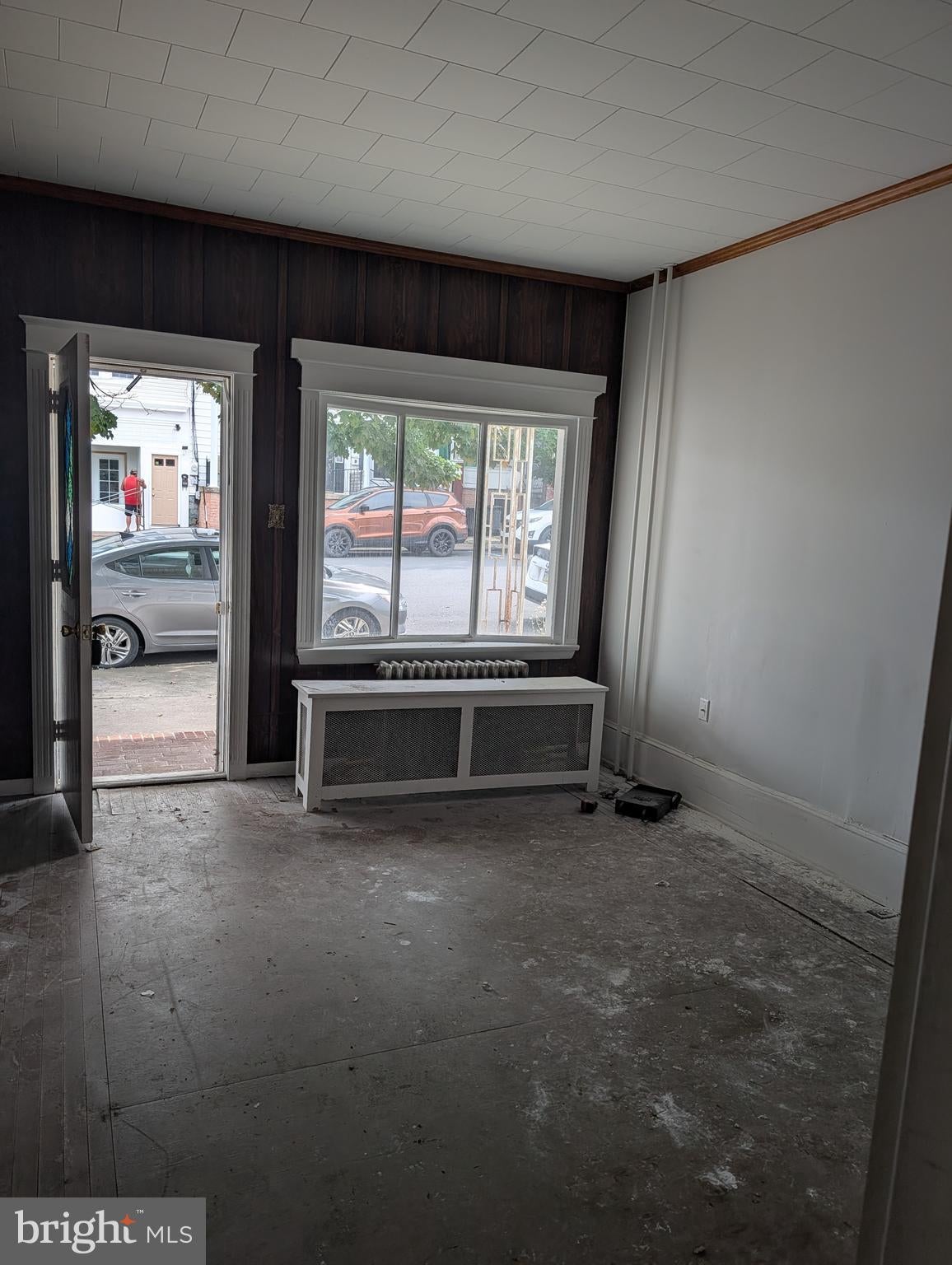 102 S HICKORY STREET