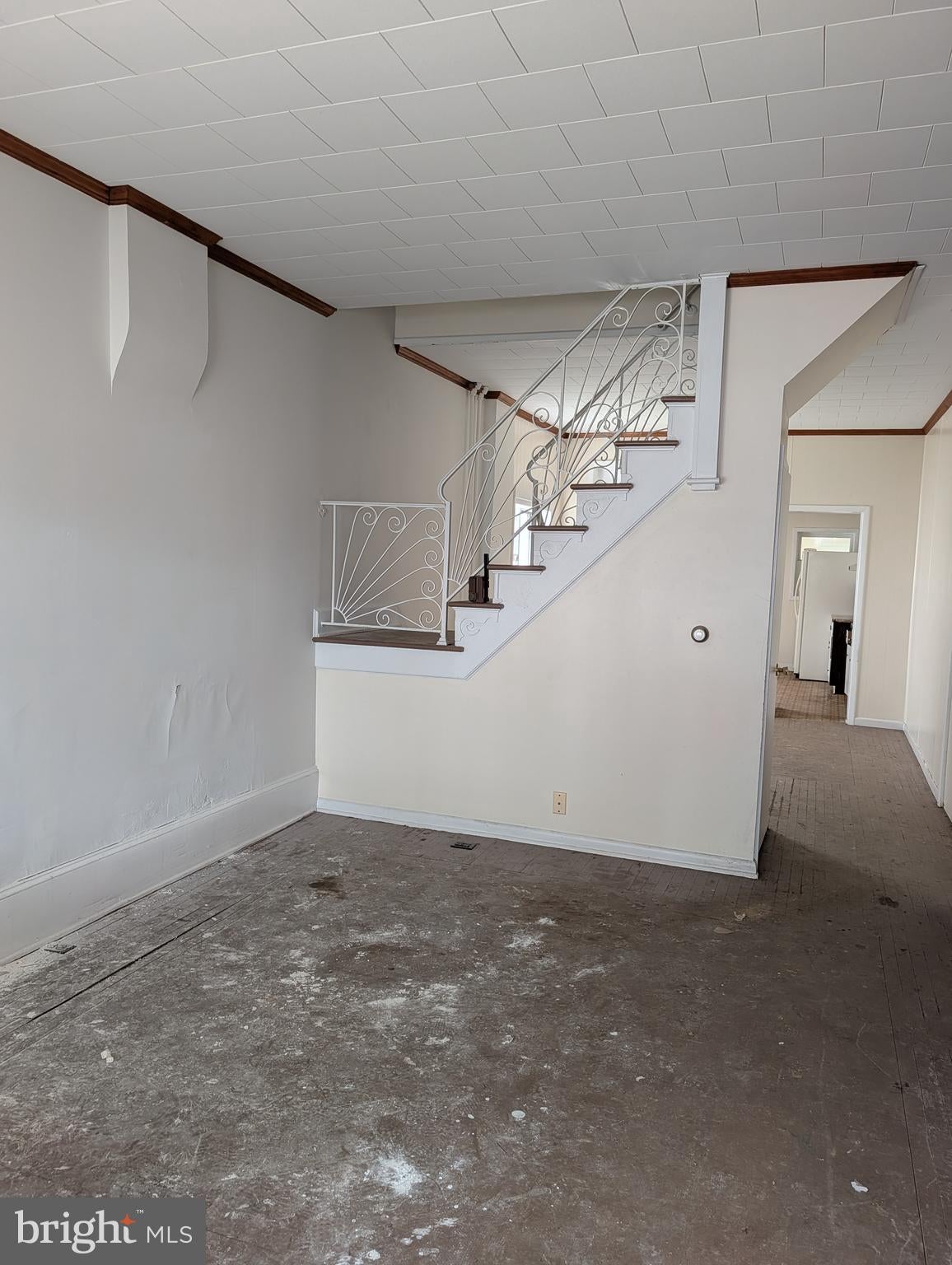 102 S HICKORY STREET