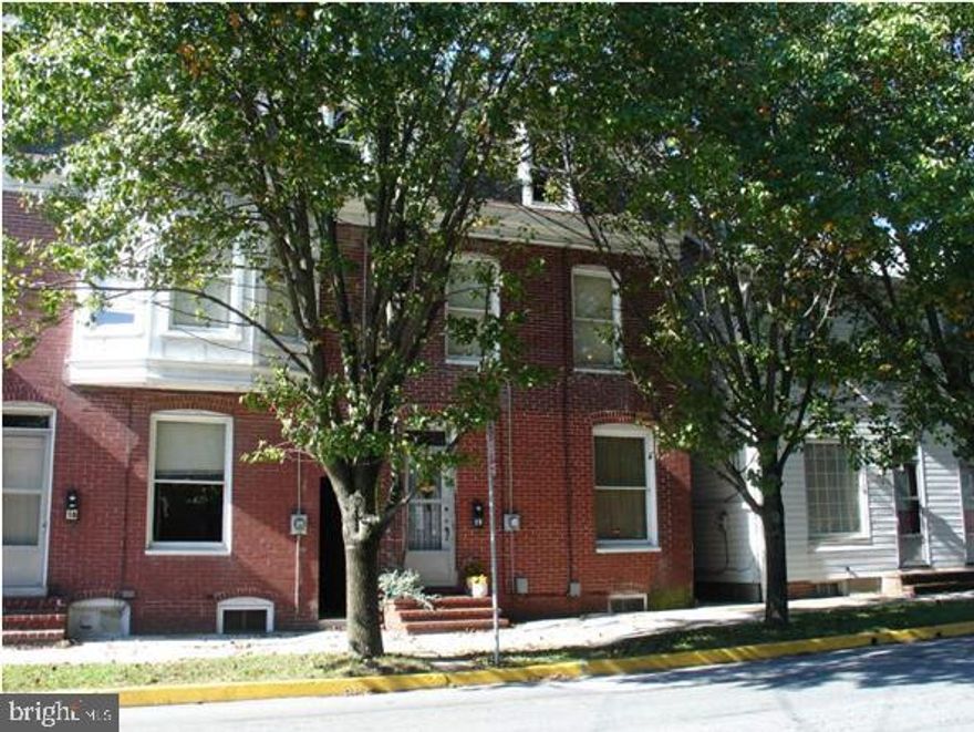 Two bedroom, one bathroom house.
Note: Applicant must fill out an application and be approved PRIOR to viewing the property. The online application can be found on our website. You can apply for this property under the property description.