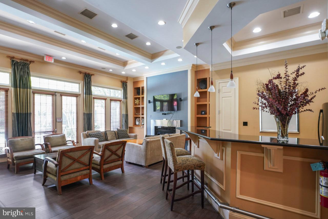 HIGH POINT AT JEFFERSON PARK - Residential