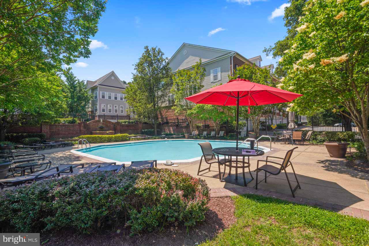 HIGH POINT AT JEFFERSON PARK - Residential