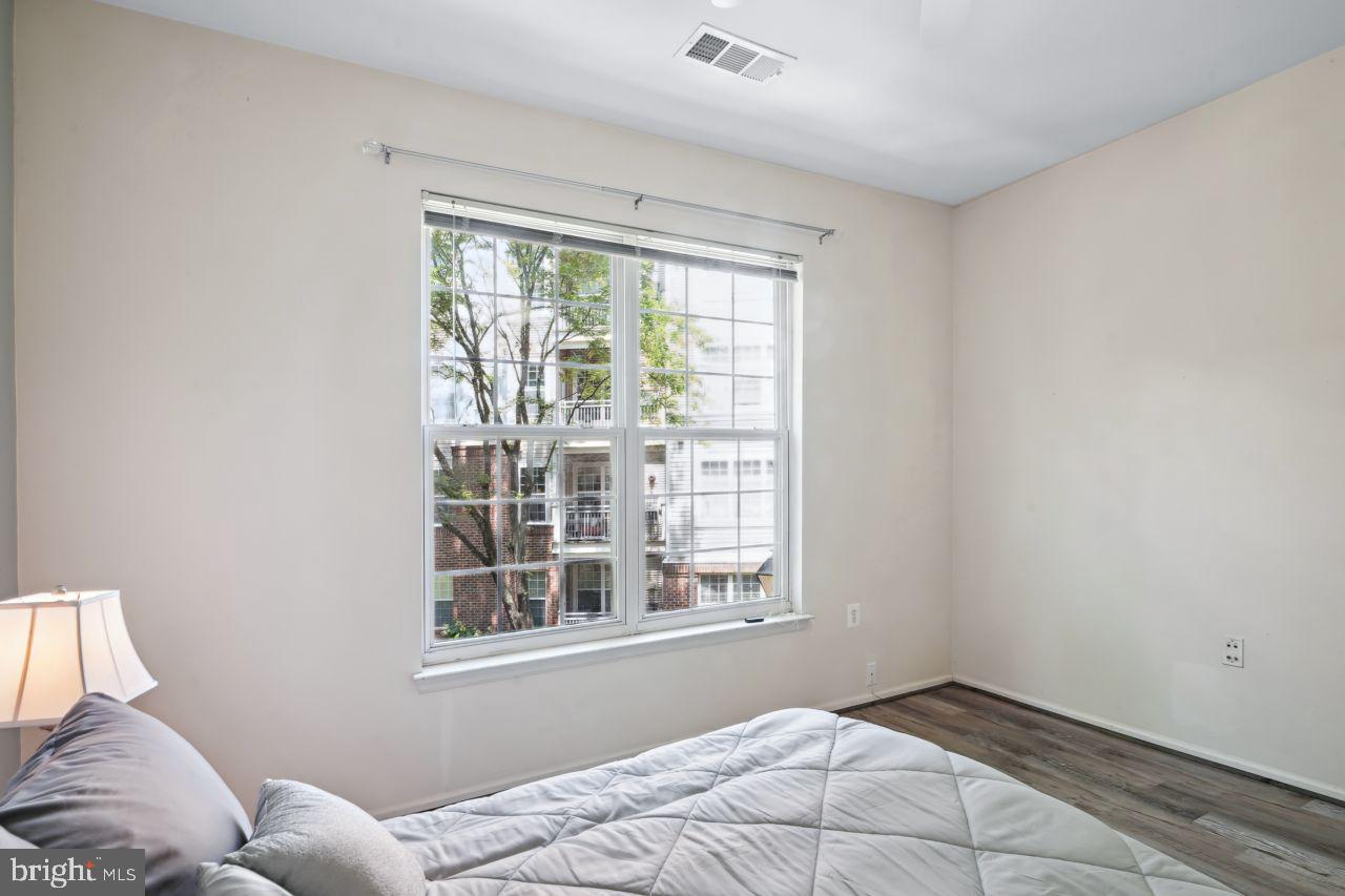 HIGH POINT AT JEFFERSON PARK - Residential