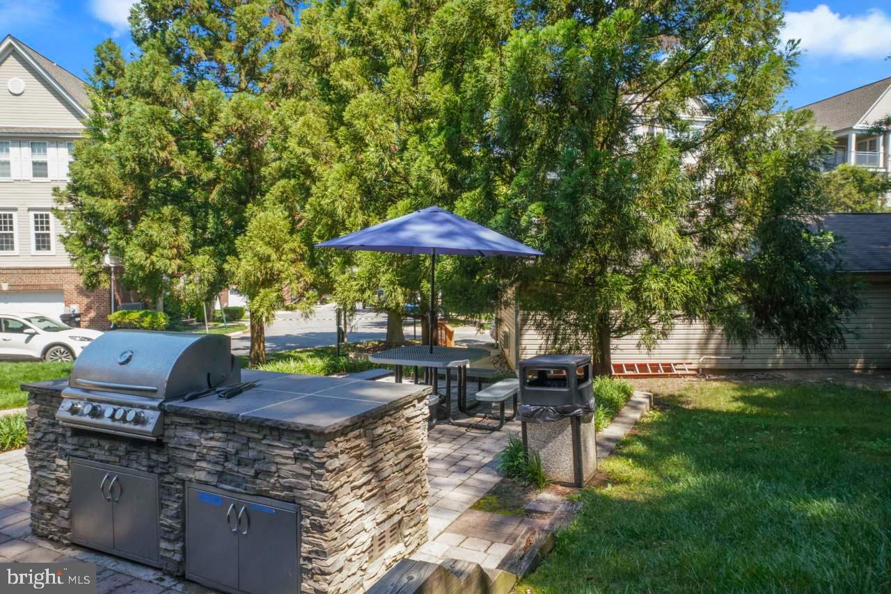 HIGH POINT AT JEFFERSON PARK - Residential