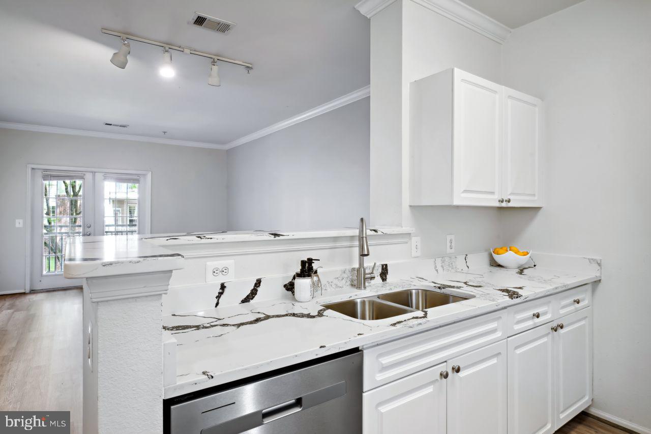 HIGH POINT AT JEFFERSON PARK - Residential