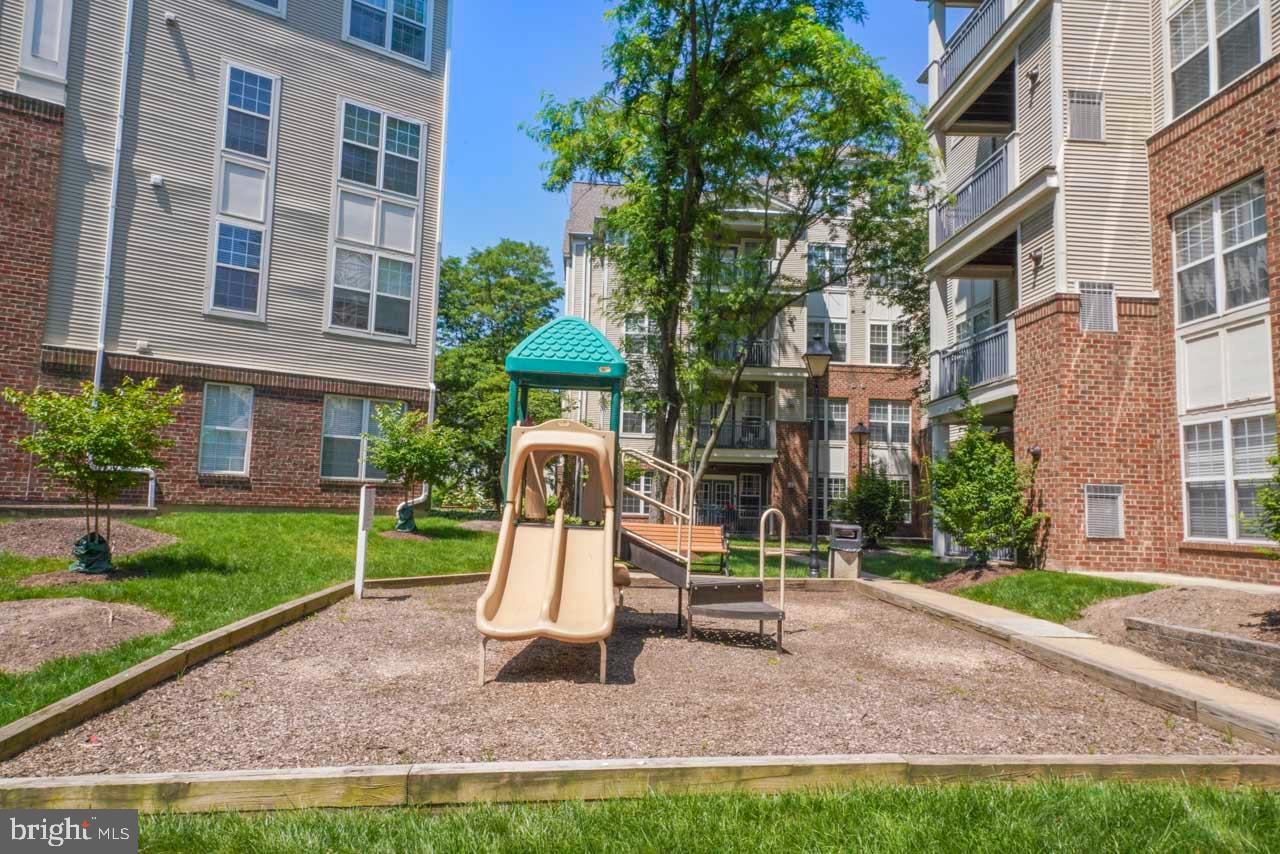 HIGH POINT AT JEFFERSON PARK - Residential