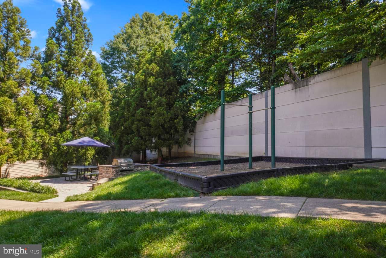 HIGH POINT AT JEFFERSON PARK - Residential