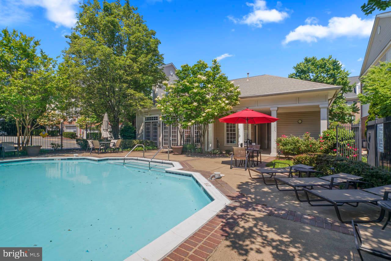 HIGH POINT AT JEFFERSON PARK - Residential