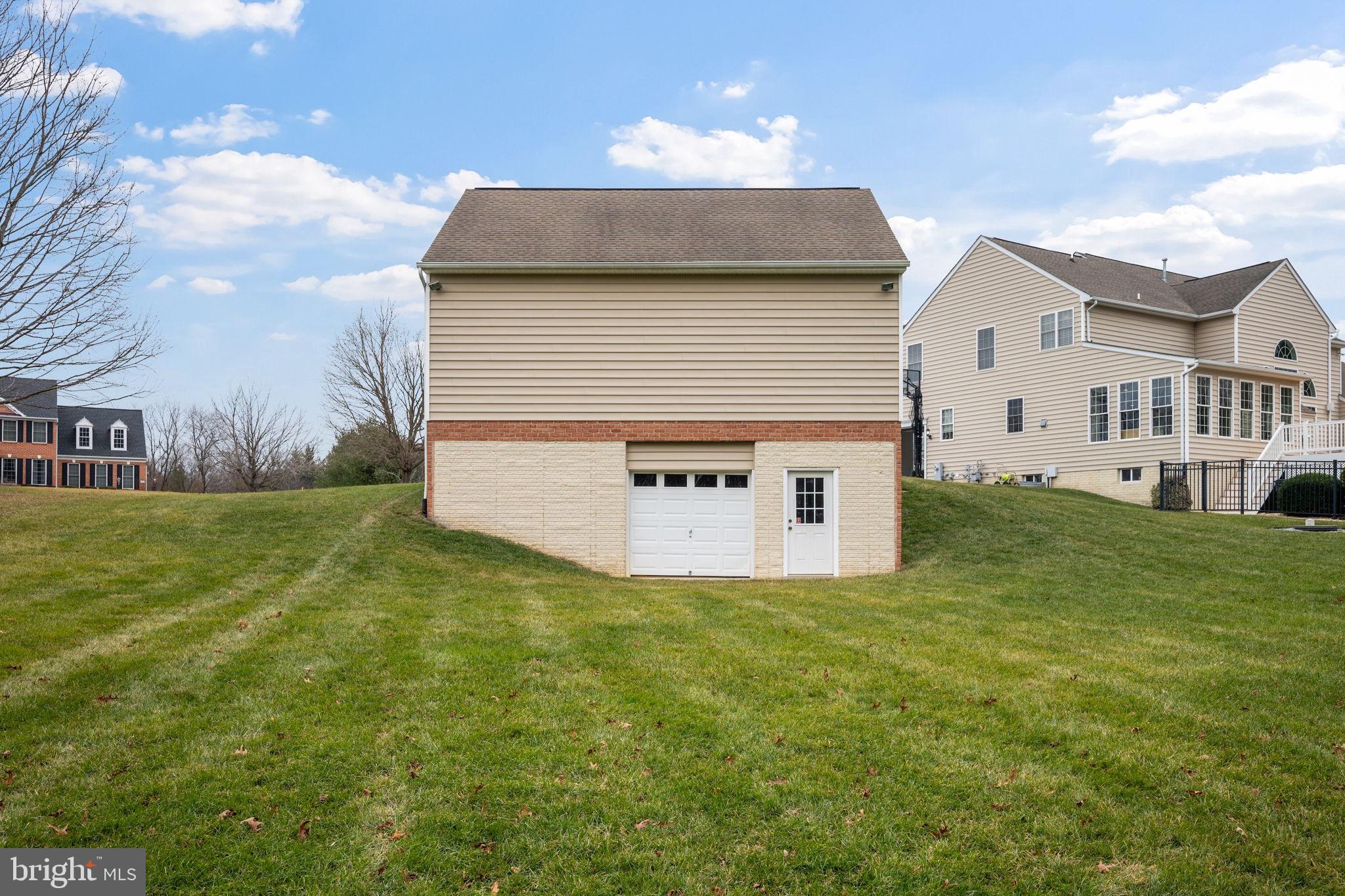 TIRA ESTATES - Residential