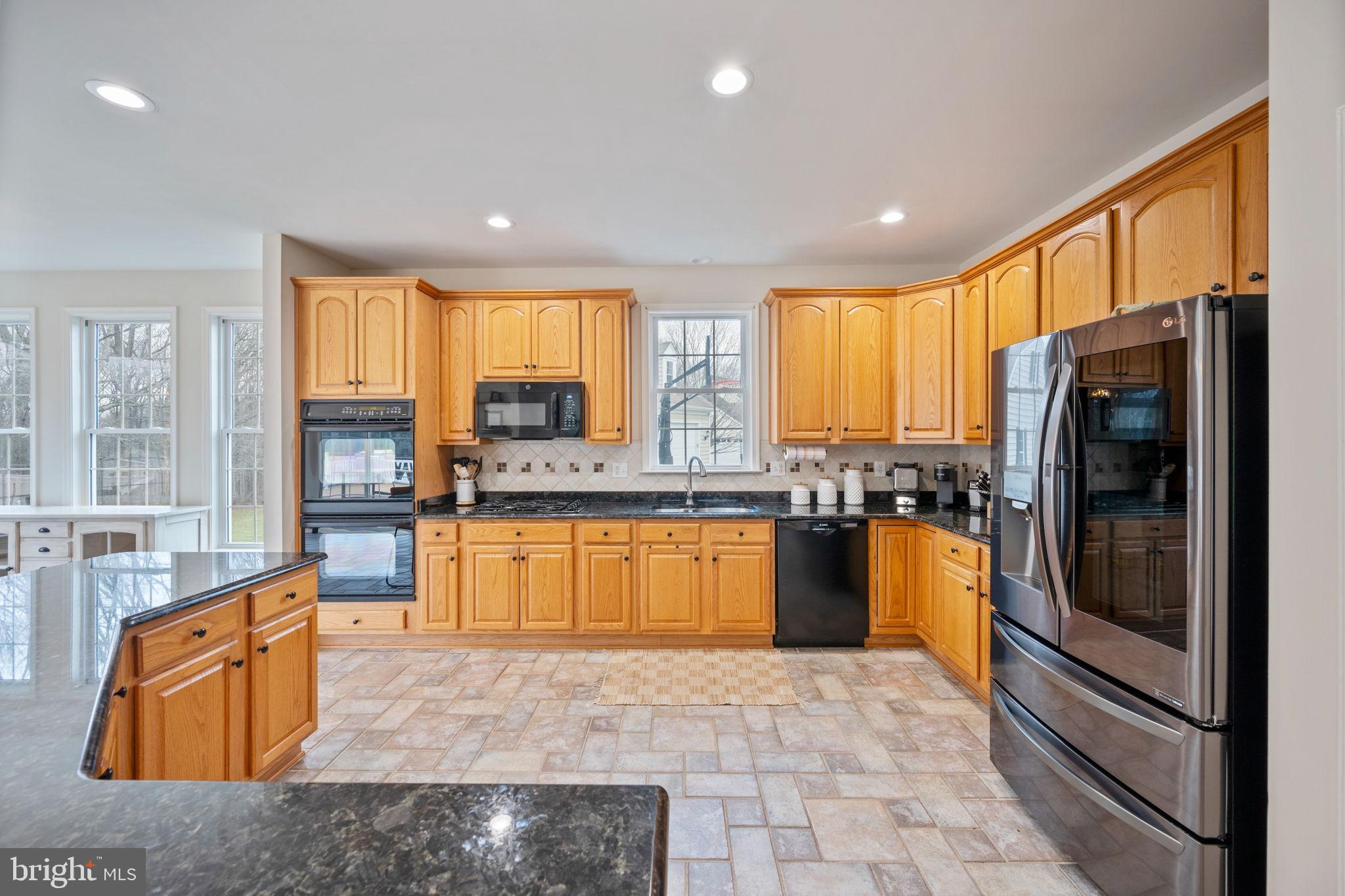 TIRA ESTATES - Residential