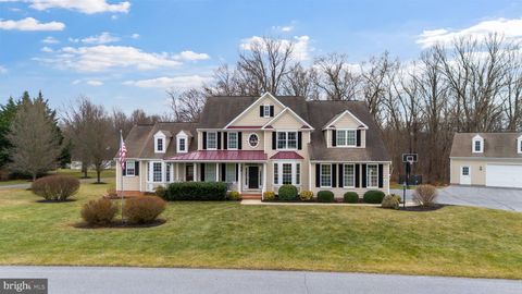 Photo of 92 Tira Court, SYKESVILLE, MD 21784 (MLS # MDCR2032070)