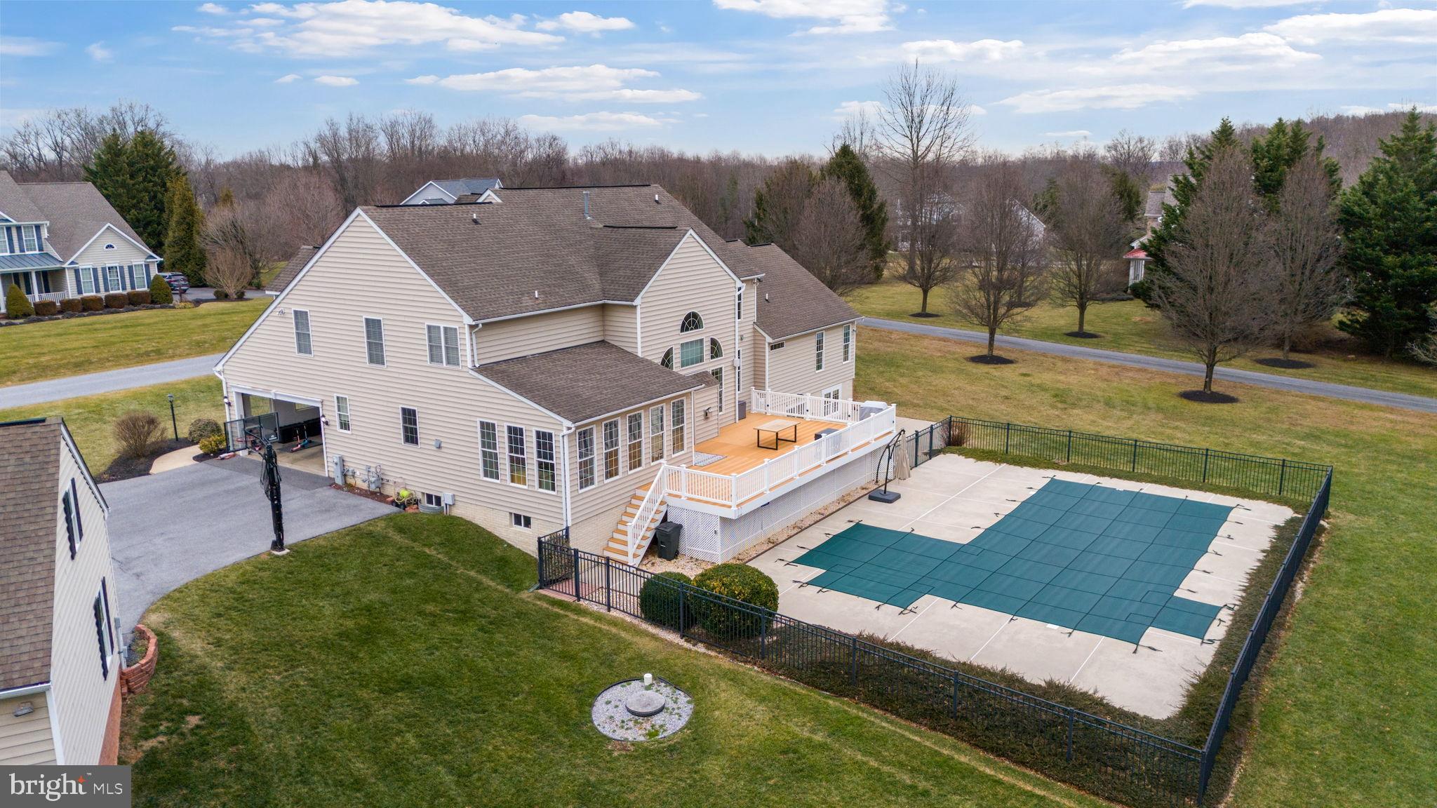 TIRA ESTATES - Residential