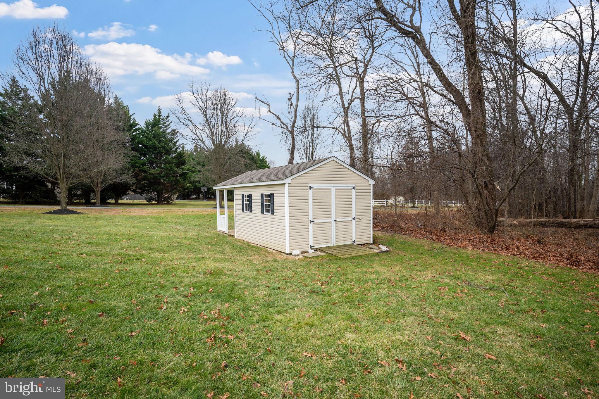 TIRA ESTATES - Residential