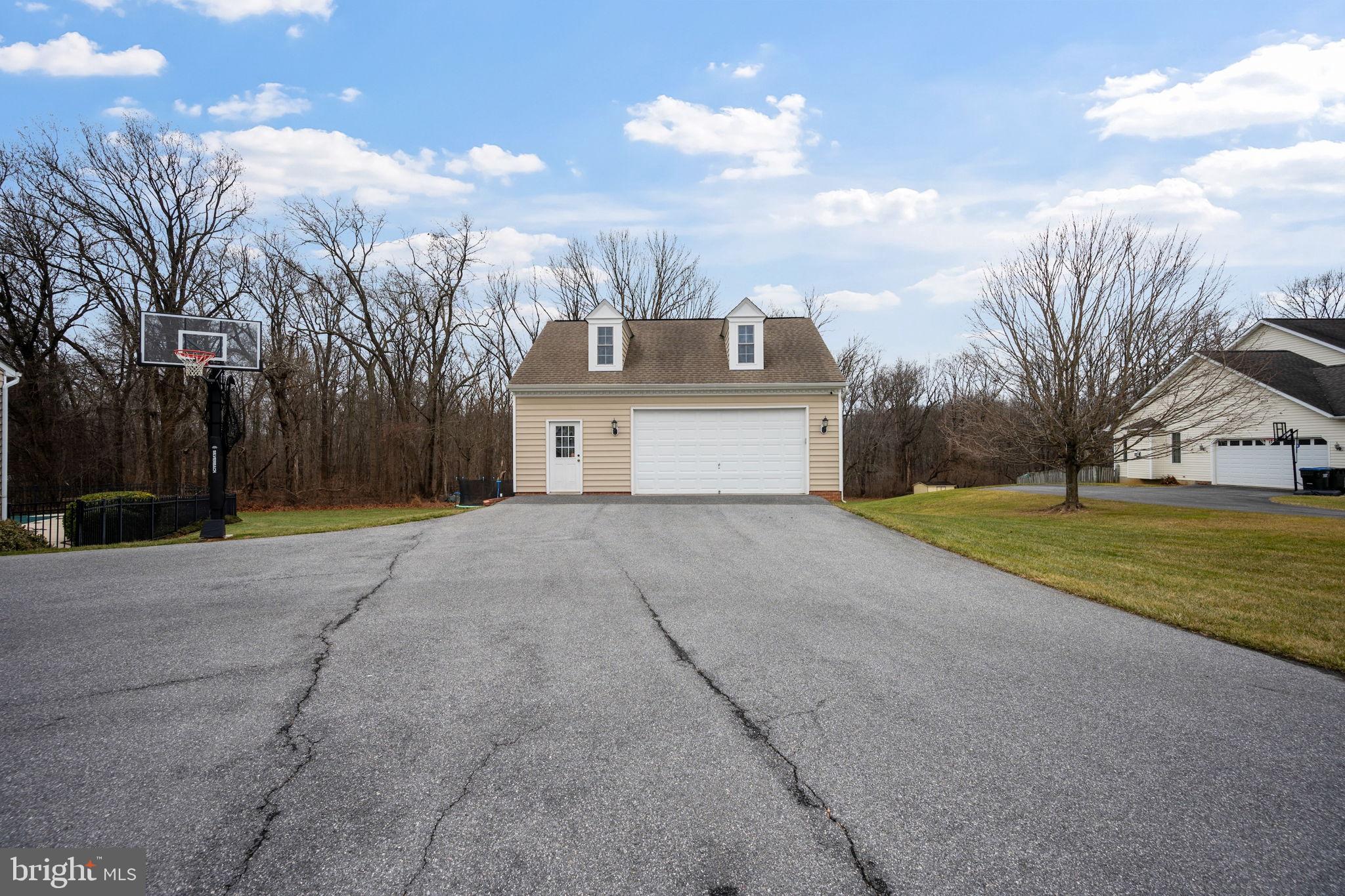 TIRA ESTATES - Residential