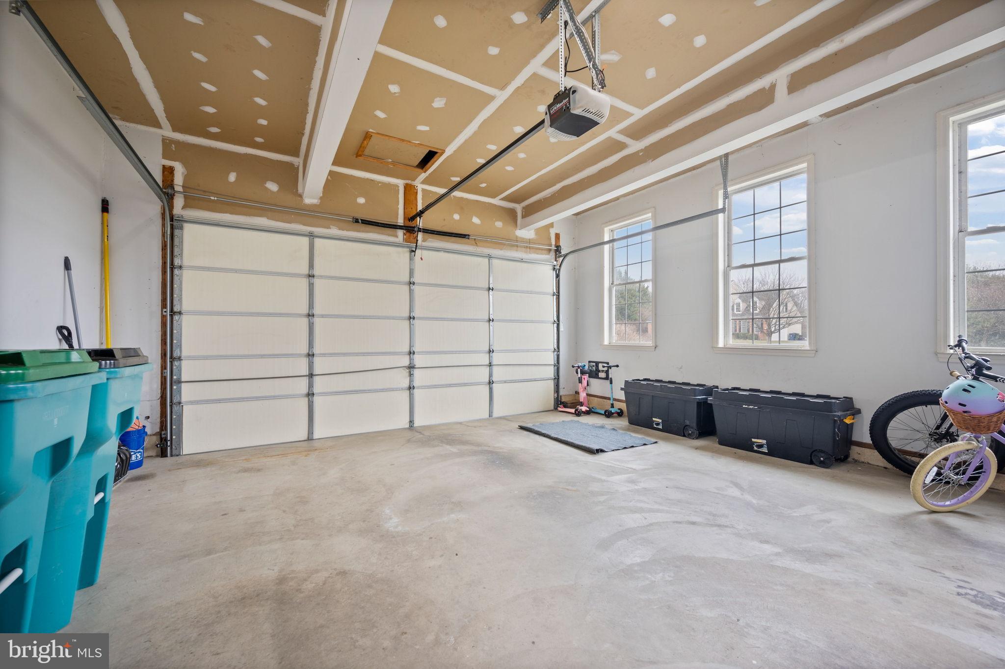 TIRA ESTATES - Residential