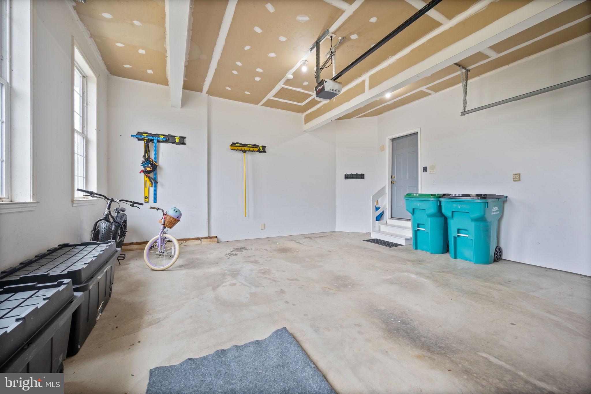 TIRA ESTATES - Residential