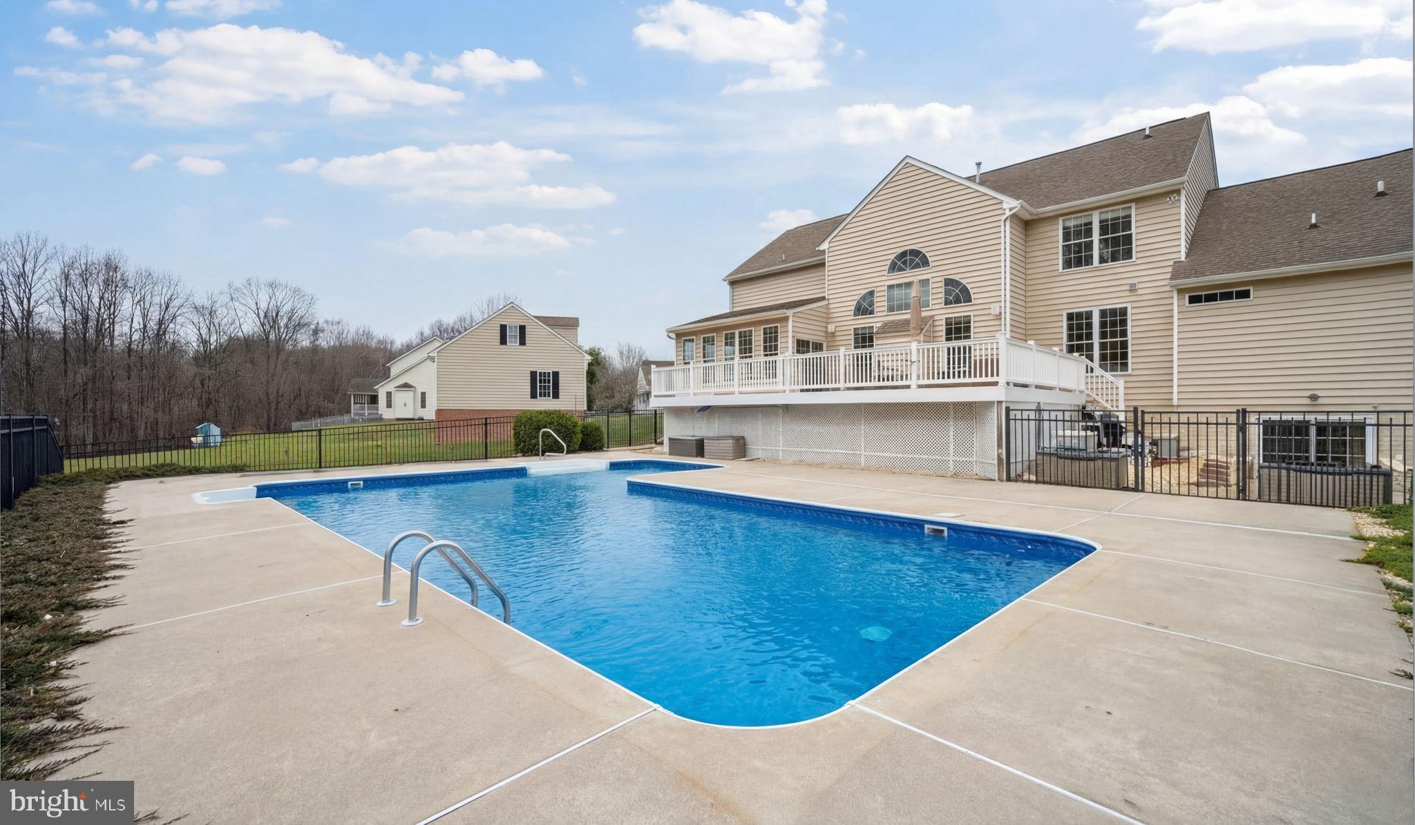 TIRA ESTATES - Residential