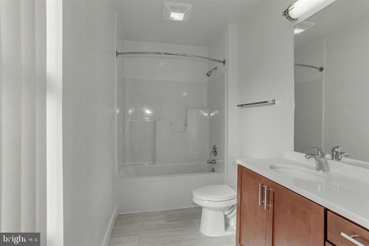 905 JACKSON STREET N 402