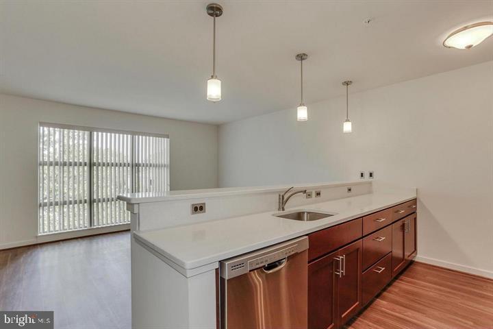 905 JACKSON STREET N 402