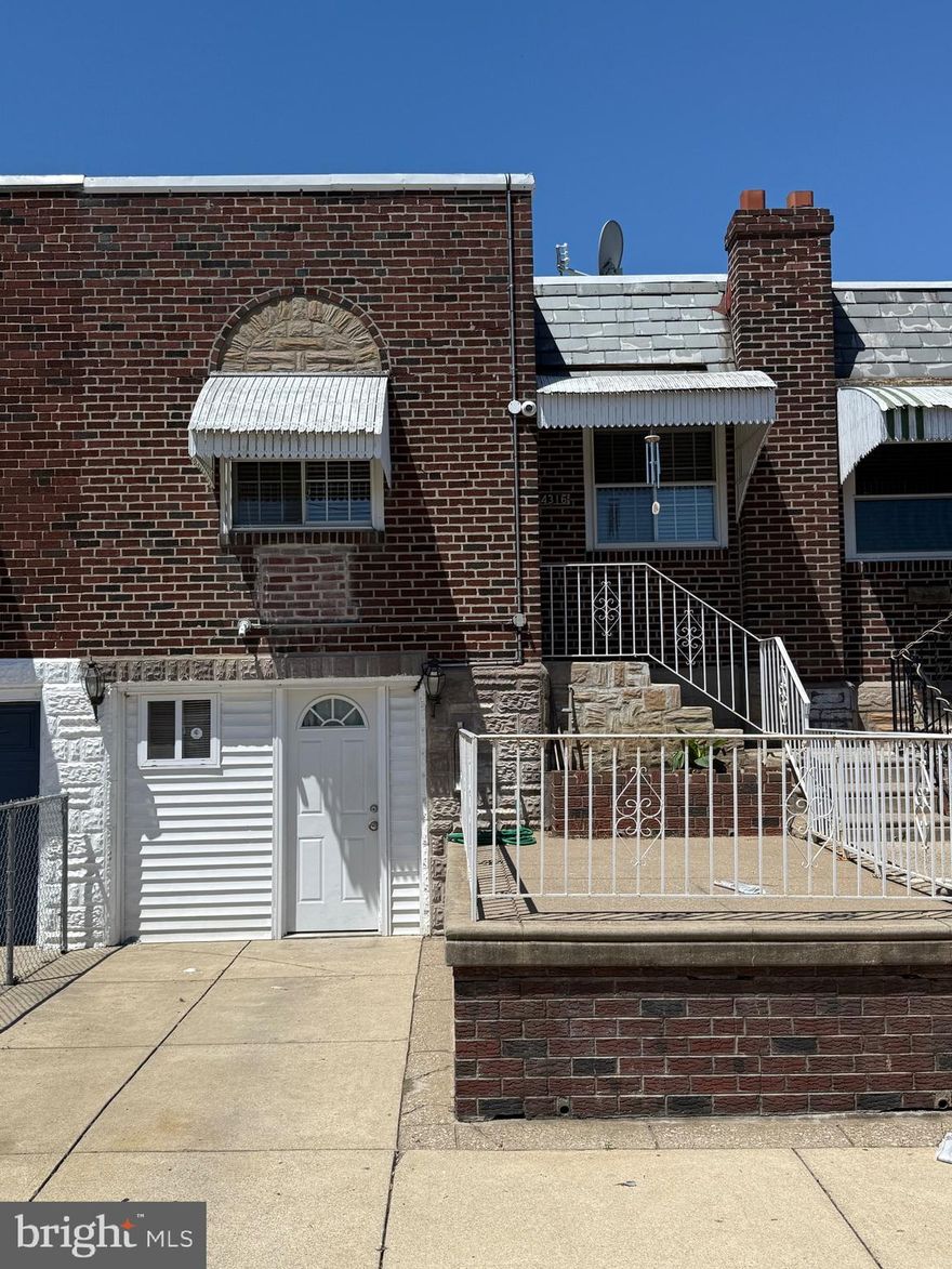 Welcome to 4316 Lawndale st. Here you will find a very spacious 2 bedroom peroperty with 2 full bathrooms in a quiet street in Juniata. Book your appointment now!!