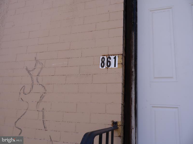 2861 N GARNET STREET