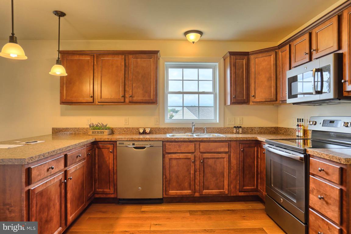 CEDAR HOLLOW - Residential