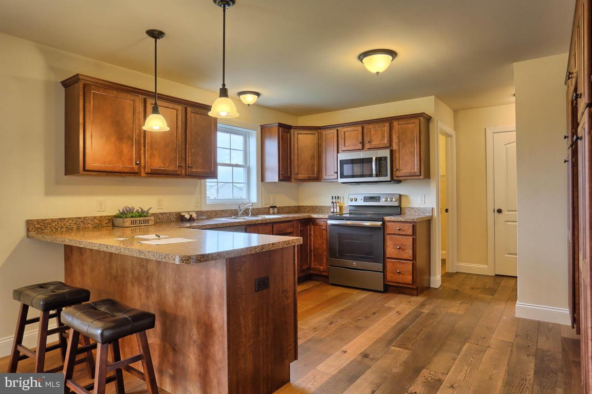 CEDAR HOLLOW - Residential