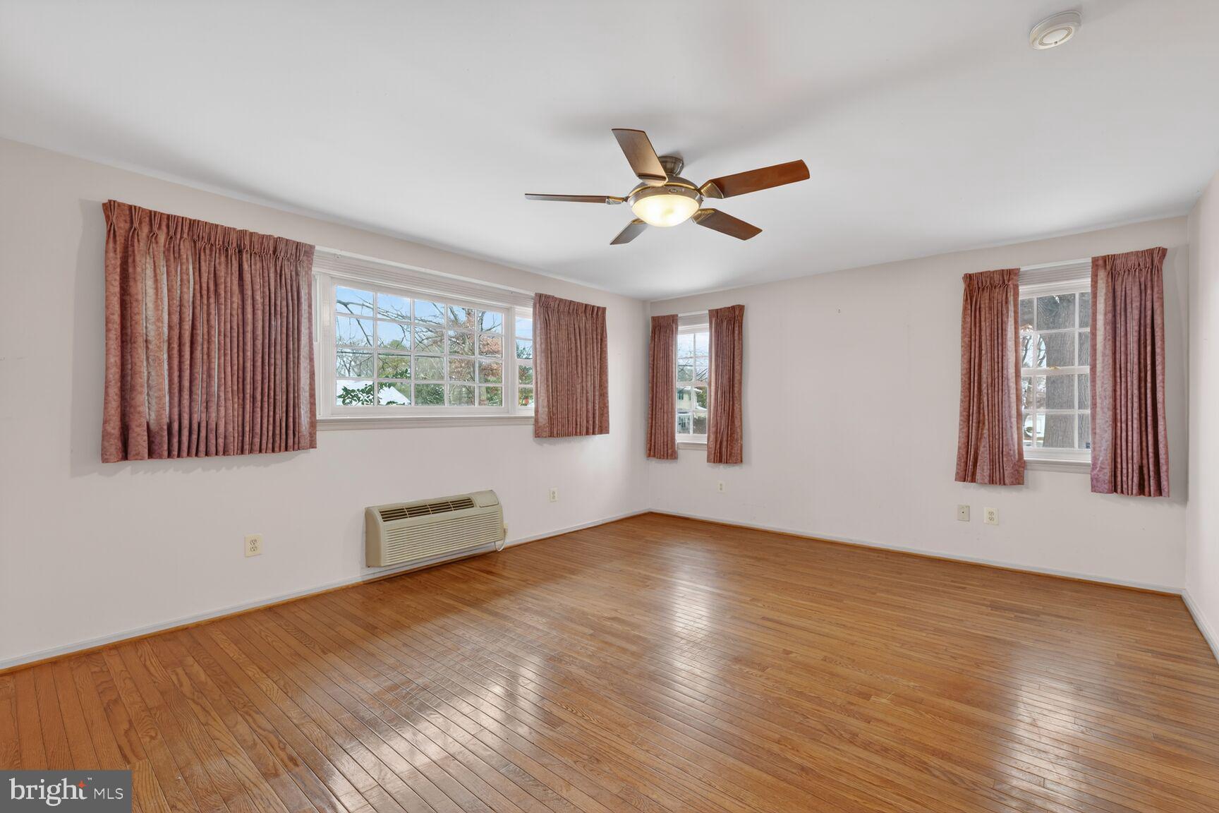 RIVERSIDE ESTATES - Residential