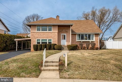 2405 GARDEN LANE READING PA 19609