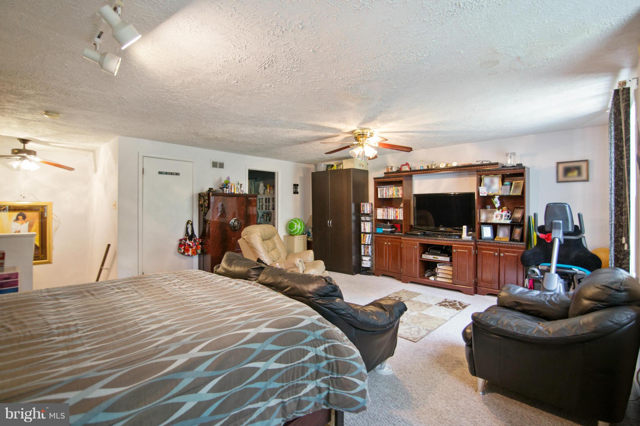 SILVER SPRING CNTRY CLUB - Residential