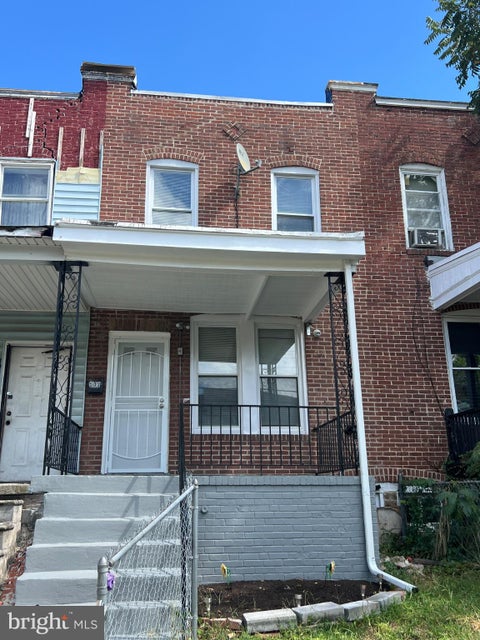 Townhouse For Sale - 503 S Longwood Street<br/> BALTIMORE, MD 21223