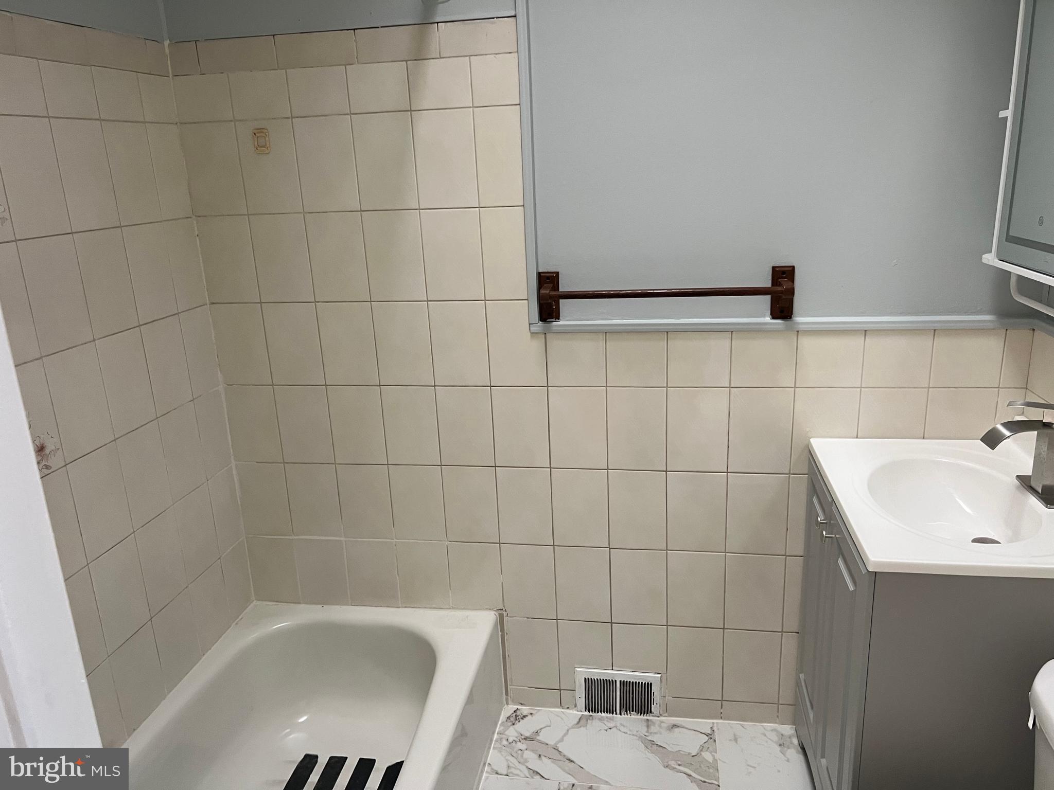 LAWNDALE - Residential