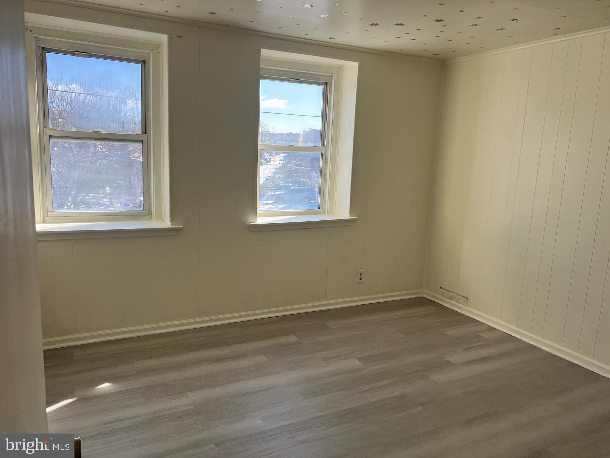 LAWNDALE - Residential