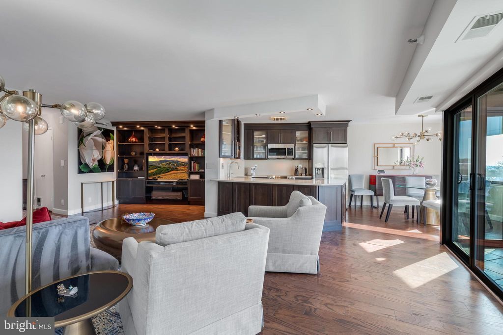 Photo of 1600 N Oak Street #622, ARLINGTON, VA 22209 (MLS # VAAR2068094)