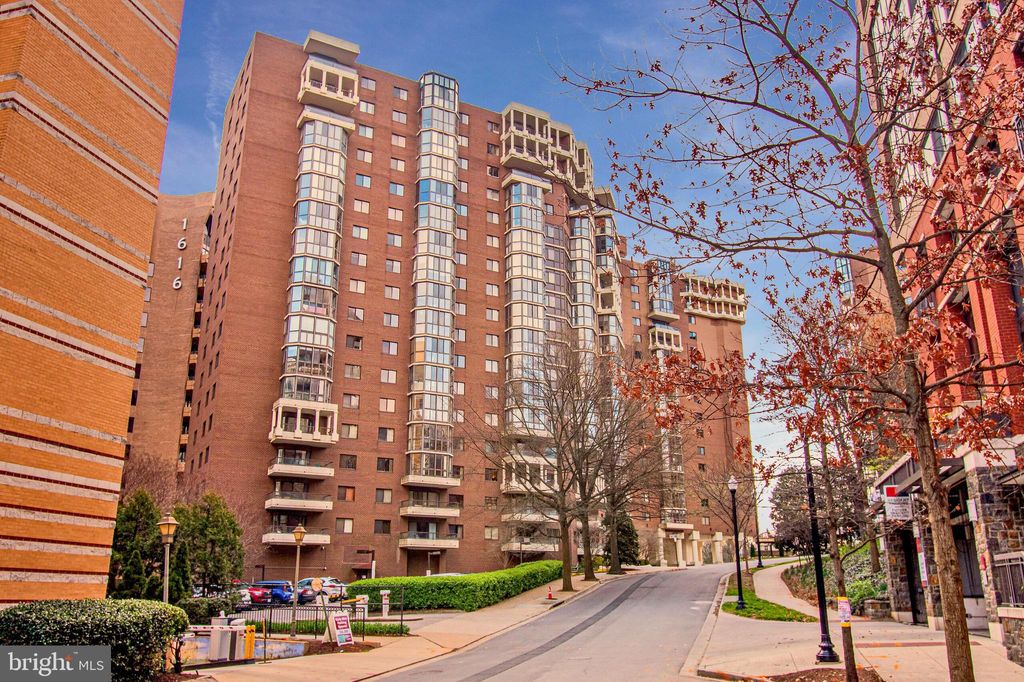 Photo of 1600 N Oak Street #622, ARLINGTON, VA 22209 (MLS # VAAR2068094)