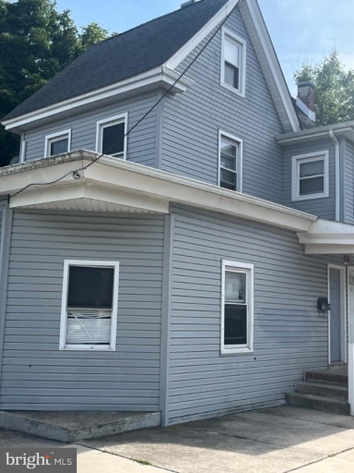 422 N 5TH STREET N