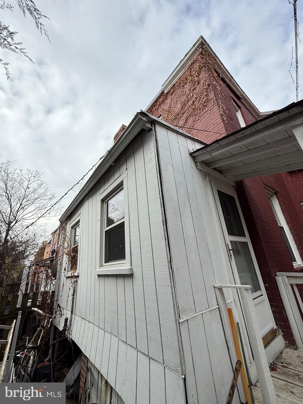 744 GRESHAM PLACE NW