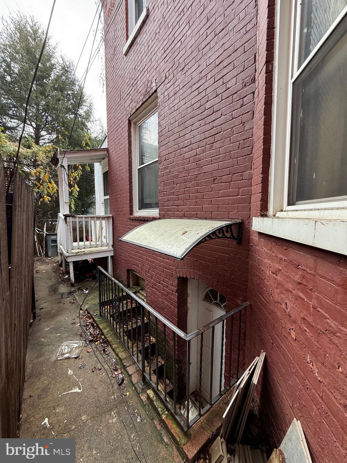 744 GRESHAM PLACE NW