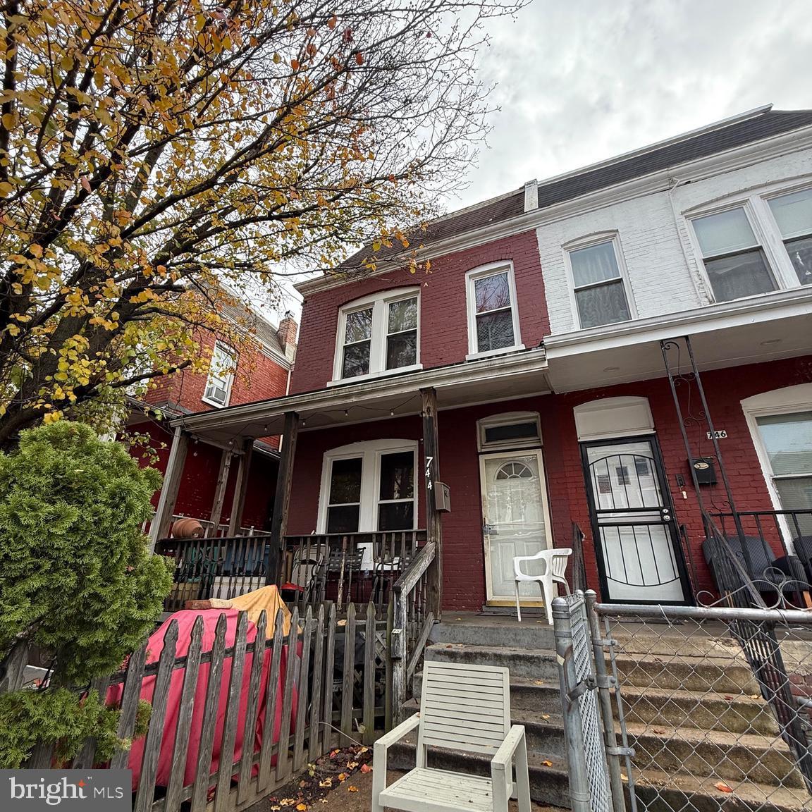 744 GRESHAM PLACE NW