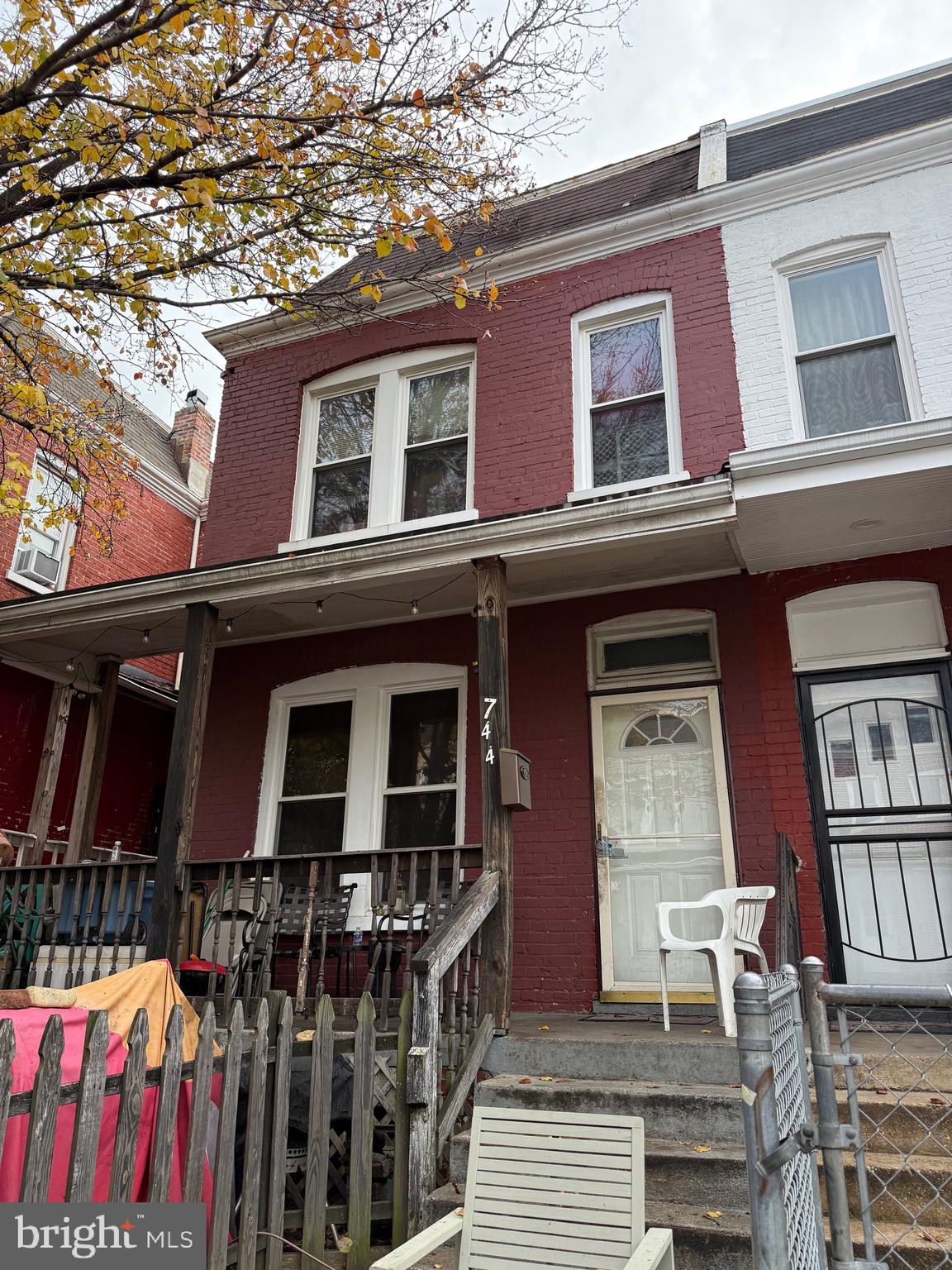 744 GRESHAM PLACE NW