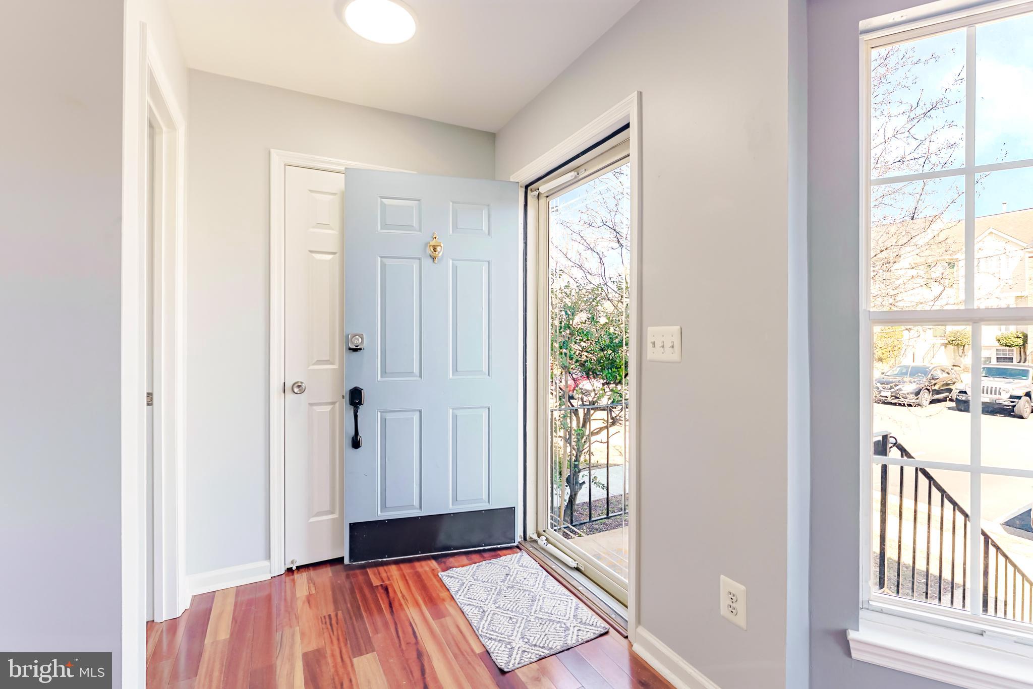 ASHBURN VILLAGE - Residential