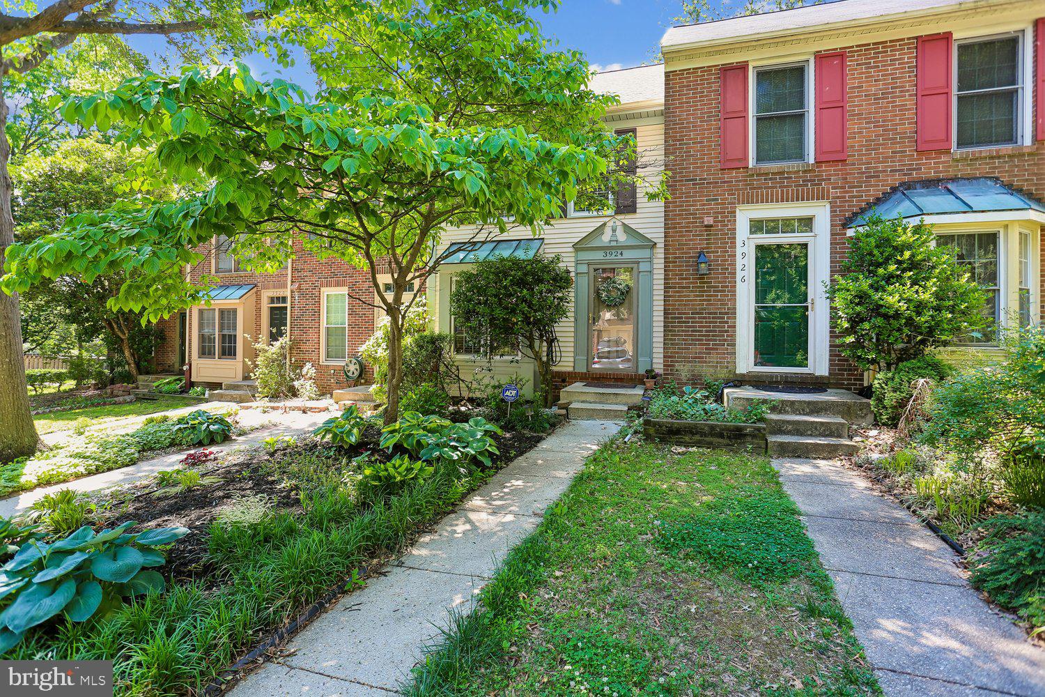 3924 ANGELTON COURT